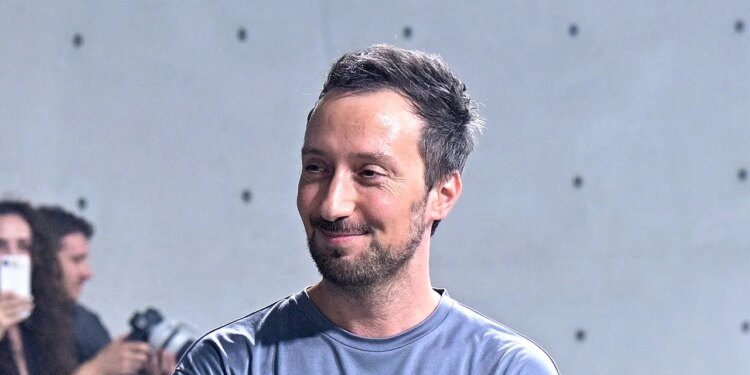 Anthony Vaccarello deja su cargo de director creativo de Saint Laurent después de diez años