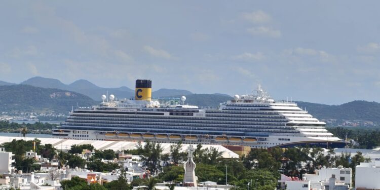 Llega a Mazatlán el crucero “Carnival Firenzi” con más de 3,500 pasajeros