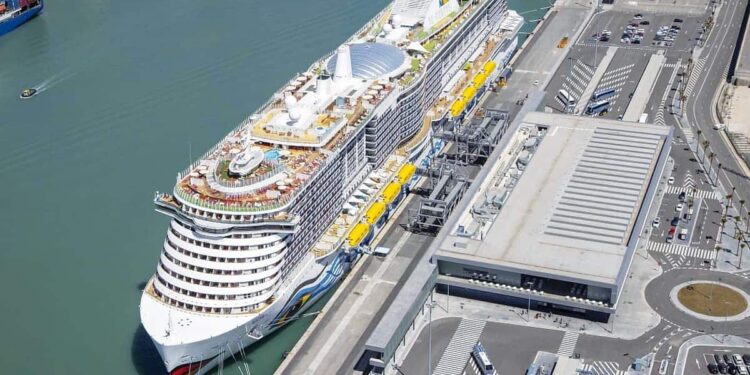 Cerca de 50 empresas vinculadas a los cruceros reclaman una Barcelona abierta al mar y al mundo