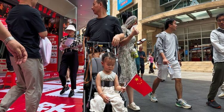 China adelanta sus envíos para irse de vacaciones en su 'Semana Dorada': más viajes largos pero con menos gasto
