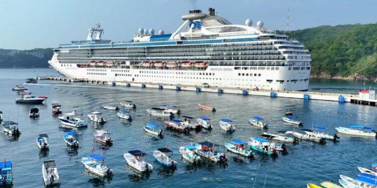 Inicia formalmente la Temporada de Cruceros en Huatulco con importante derrama económica