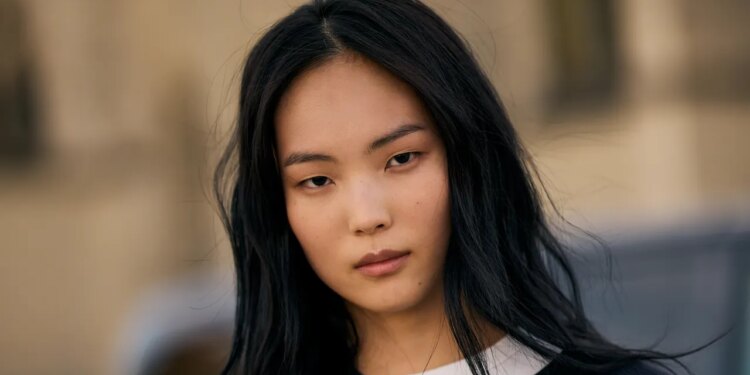 How to Blow Dry Hair Without Frizz in 7 Easy Steps