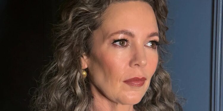 How to Get Olivia Colman’s “Wild and Sexy” Curls