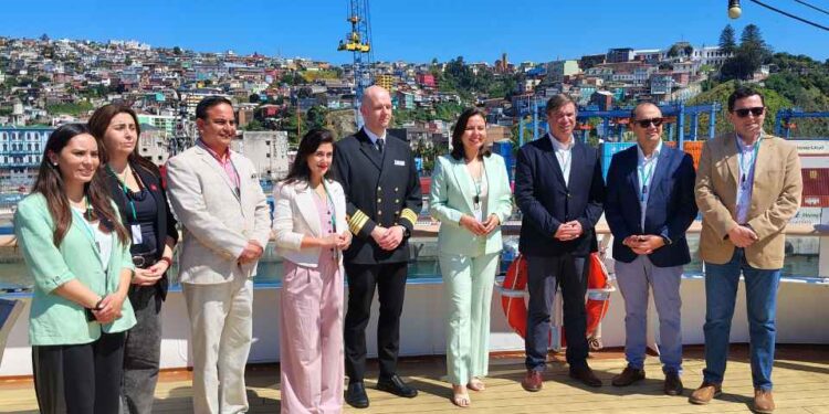 Con el arribo de nave híbrida MS Fridtjof Nansen, TPV dio inicio en Valparaíso a la Temporada de Cruceros 2026-2027