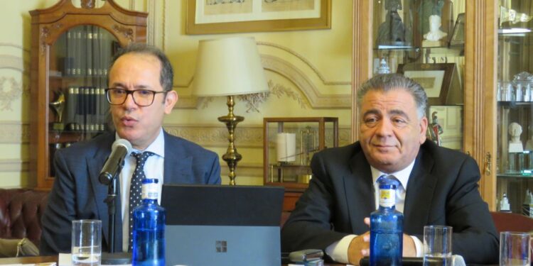 Ponencia de Abdessattar Badri, director general de Tunisian Travel Service, en el Real Casino de Madrid