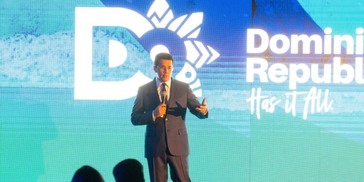Ministro David Collado presenta en Houston el roadshow turístico número 124