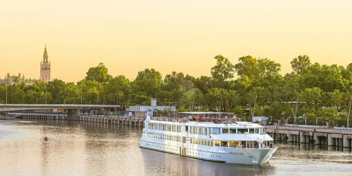 De Sevilla a Cádiz en crucero: así es el barco que recorre el río Guadalquivir