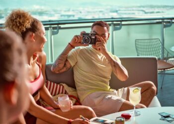 JetBlue Vacations y Virgin Voyages presentan experiencia vacacional que combina vuelo y crucero sin niños