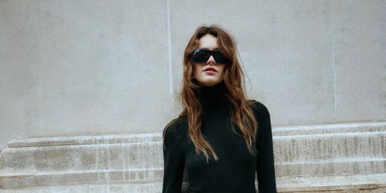 Llegaron a Zara las 5 faldas midi de cuadros para usar con botas en otoño 2026