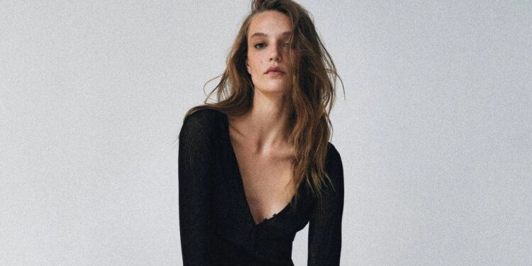 Zara tiene los 5 zapatos de tacón de colores que vuelven a las tendencias de otoño