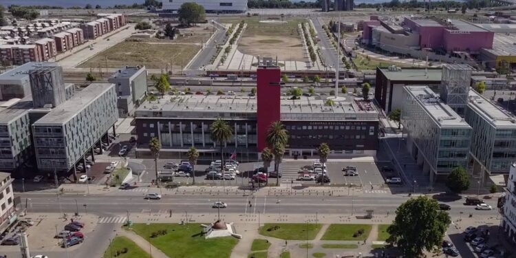 Contraloría detecta irregularidades en viajes por comisiones de servicio del GORE Biobío y formula reparos por $100 millones