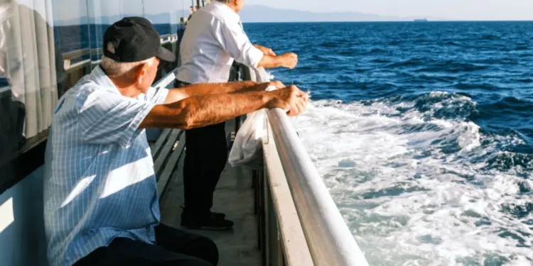 Dos jubilados compran camarotes para vivir en un crucero de por vida y dos años después les dan siete horas para abandonar el barco en Camboya