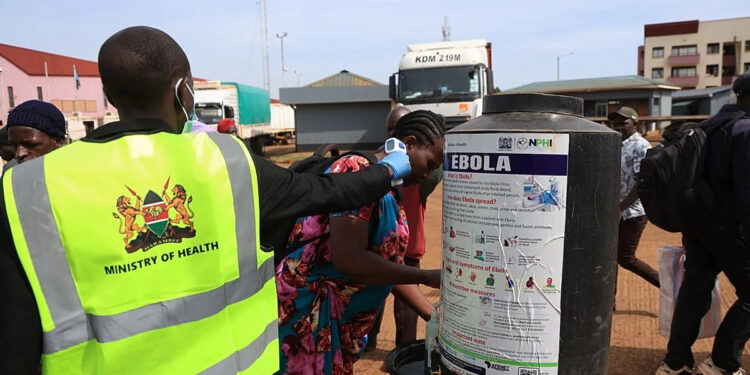 Ébola: Uganda restringe los viajes mientras trasladan a Europa a un ciudadano nigeriano afectado