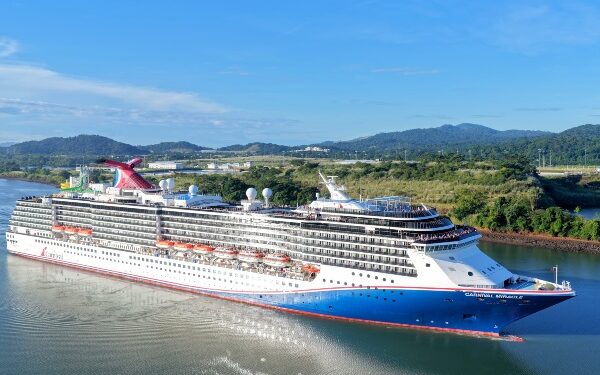 Carnival Miracle inaugura temporada de cruceros en Canal de Panamá