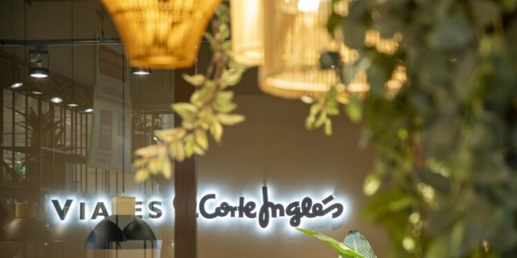 El Corte Inglés se hace con el 25% de su filial de viajes y recupera el control total