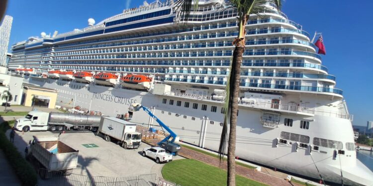 Arriba el Discovery Princess a Vallarta con casi 5 mil personas a bordo