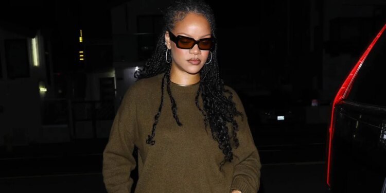 Rihanna’s Fall Outfit Is Apple Cider-Chic