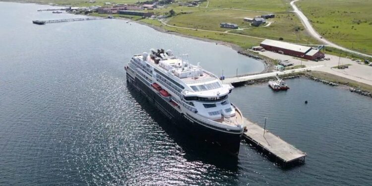 Terminal Marítimo Patagonia Sur inicia temporada de cruceros con nuevo arribo del MS Fridtjof Nansen