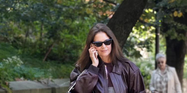 Katie Holmes’s Fall Wardrobe Includes a Double Whammy of Trending Accessories