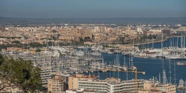 El tráfico de cruceros duplica sus registros en los muelles de Baleares
