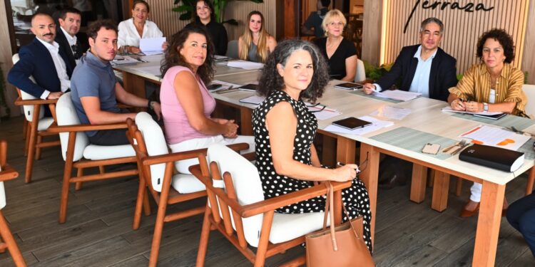 El Patronato Insular de Turismo de Fuerteventura y el sector alojativo preparan la promoción turística de 2027
