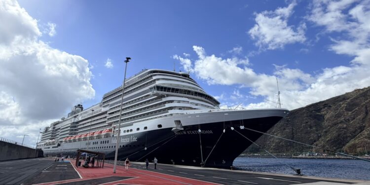 El puerto de Santa Cruz de La Palma inicia hoy la temporada de cruceros 2026-2027
