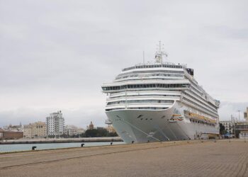 El puerto de Cádiz recibe 26 cruceros en octubre y espera 4.000 turistas este finde