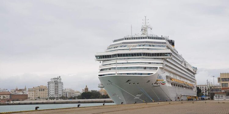 El puerto de Cádiz recibe 26 cruceros en octubre y espera 4.000 turistas este finde