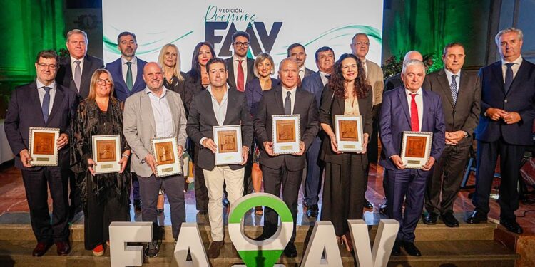 La ayuda de grandes profesionales para construir sueños lejos de casa