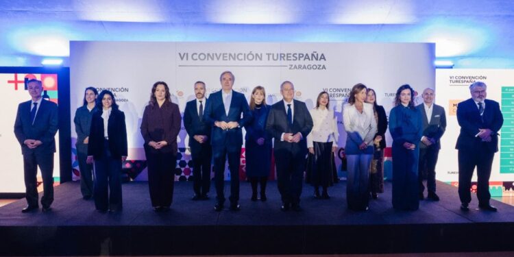 El sector tur&iacute;stico advierte contra la autocomplacencia ante el riesgo de perder competitividad en Europa