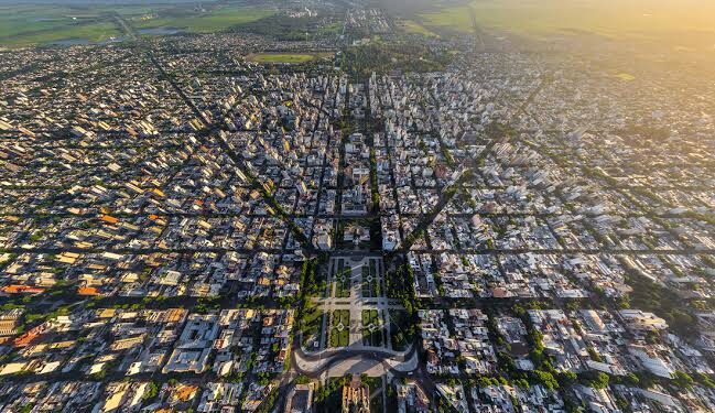 El turismo cayó 2,5% en La Plata durante el segundo trimestre de 2026: cuáles fueron los sectores más afectados - Punto Capital Noticias de La Plata - Noticias de hoy