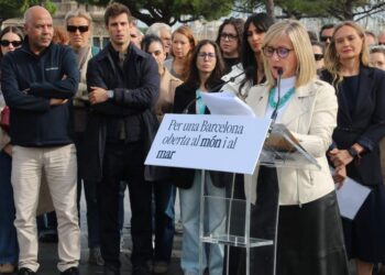 Empresas barcelonesas vinculadas a los cruceros claman contra la tasa turística a los cruceristas