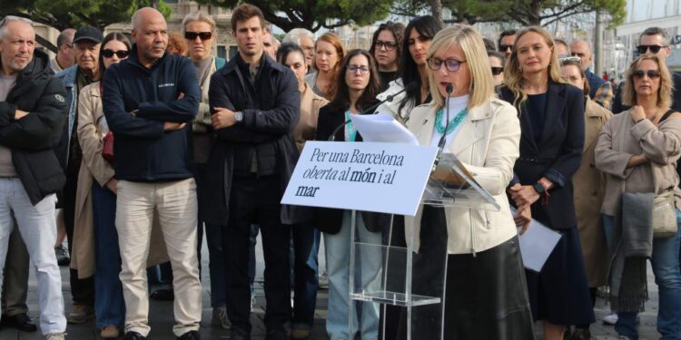 Empresas barcelonesas vinculadas a los cruceros claman contra la tasa turística a los cruceristas