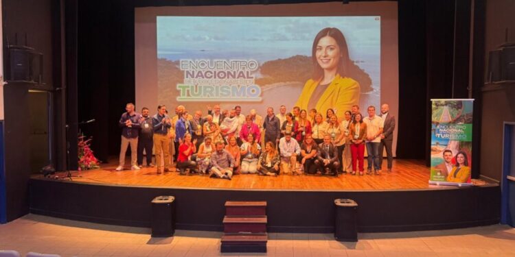 ACOPROT Reunió A Profesionales Para Afrontar Los Cambios Del Turismo Y Reconoció A Tres Figuras Del Sector