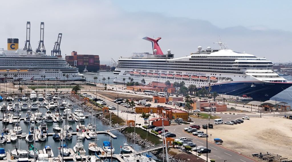 Ensenada rompe récord turístico con 1.4 millones de cruceristas