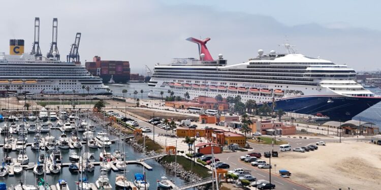 Ensenada rompe récord turístico con 1.4 millones de cruceristas