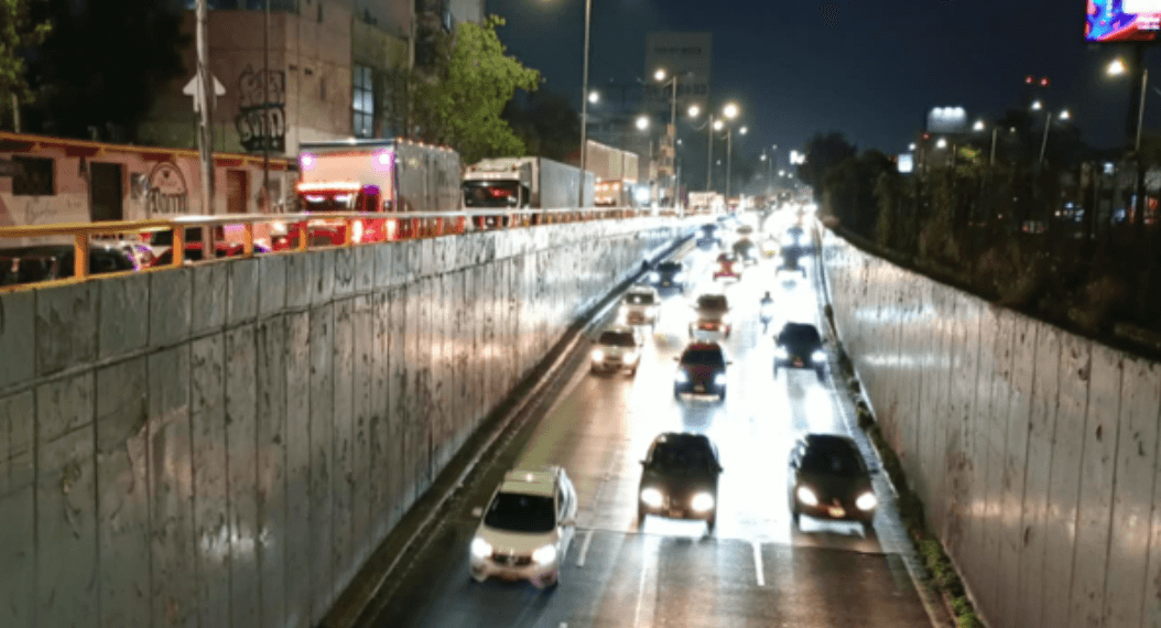 Entre marchas y bloqueos, ¿cuánto cuesta perder tiempo en el tráfico? Un minuto menos por viaje valdría 4,500 mdp al año: experto IBERO