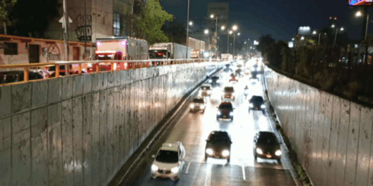 Entre marchas y bloqueos, ¿cuánto cuesta perder tiempo en el tráfico? Un minuto menos por viaje valdría 4,500 mdp al año: experto IBERO
