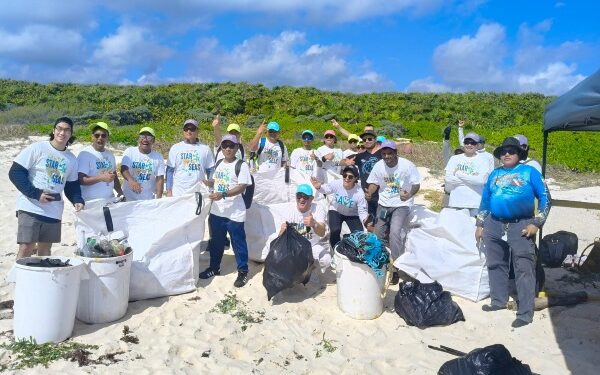 Tripulaciones de Royal Caribbean ponen en práctica protección del medio ambiente en litoral de Cozumel