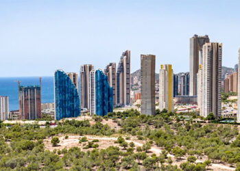 Viajes del Imserso: plazas libres desde 224 euros en Benidorm, Salou y Peñíscola