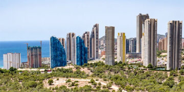 Viajes del Imserso: plazas libres desde 224 euros en Benidorm, Salou y Peñíscola