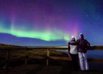 Auroras boreales en Islandia, Japón o escapadas por España, los mejores viajes de los próximos meses