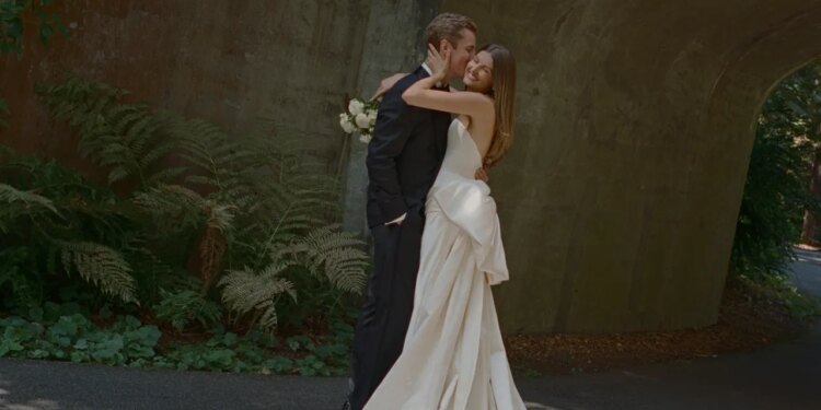 This Backyard Wedding in Seattle Was Inspired by Ralph Lauren and ’00s Rom-Coms