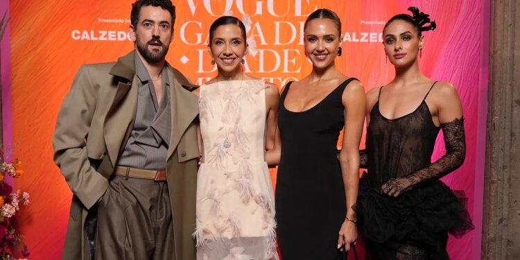 Todas las celebridades en la alfombra roja de la Gala Vogue de Día de Muertos 2026: Vota por tu look favorito