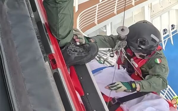 Pasajero es evacuado en helicóptero del Odyssey of the Seas frente a Catania