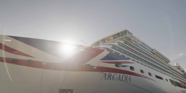 Holland America Line amplía su flota a 12 barcos con la incorporación del Arcadia de P&O Cruises y esta recibirá al Queen Anne de Cunard