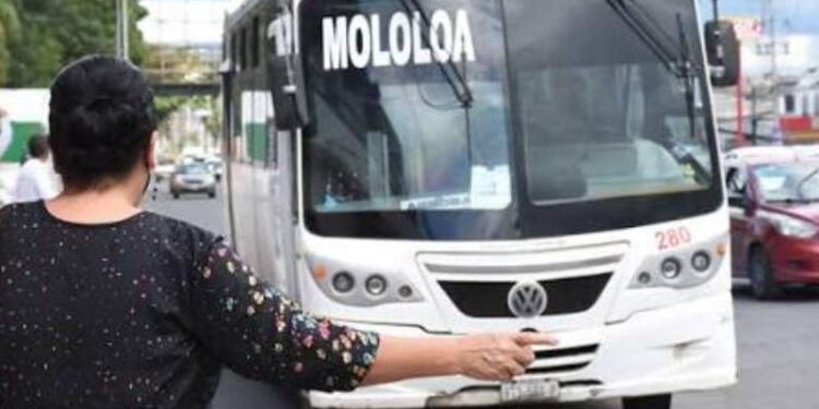 Huracán Simón frena viajes y reduce el transporte en Nayarit