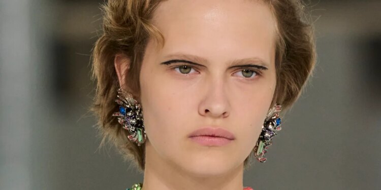 Vogue’s Paris Beauty Trend Report