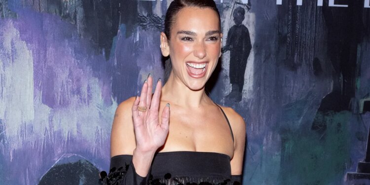 Las uñas Candy Apple de Dua Lipa son la inspiración para Halloween y Día de Muertos