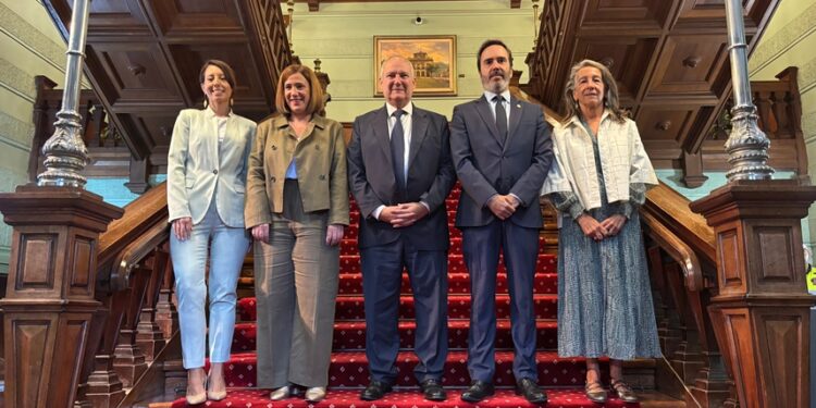 Irun muestra al ministro de Industria y Turismo la transformación turística y económica de la ciudad